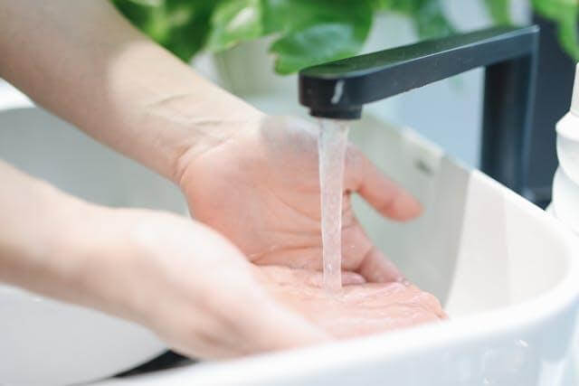 A person washing hands | Gunter Pest & Lawn A person washing hands.